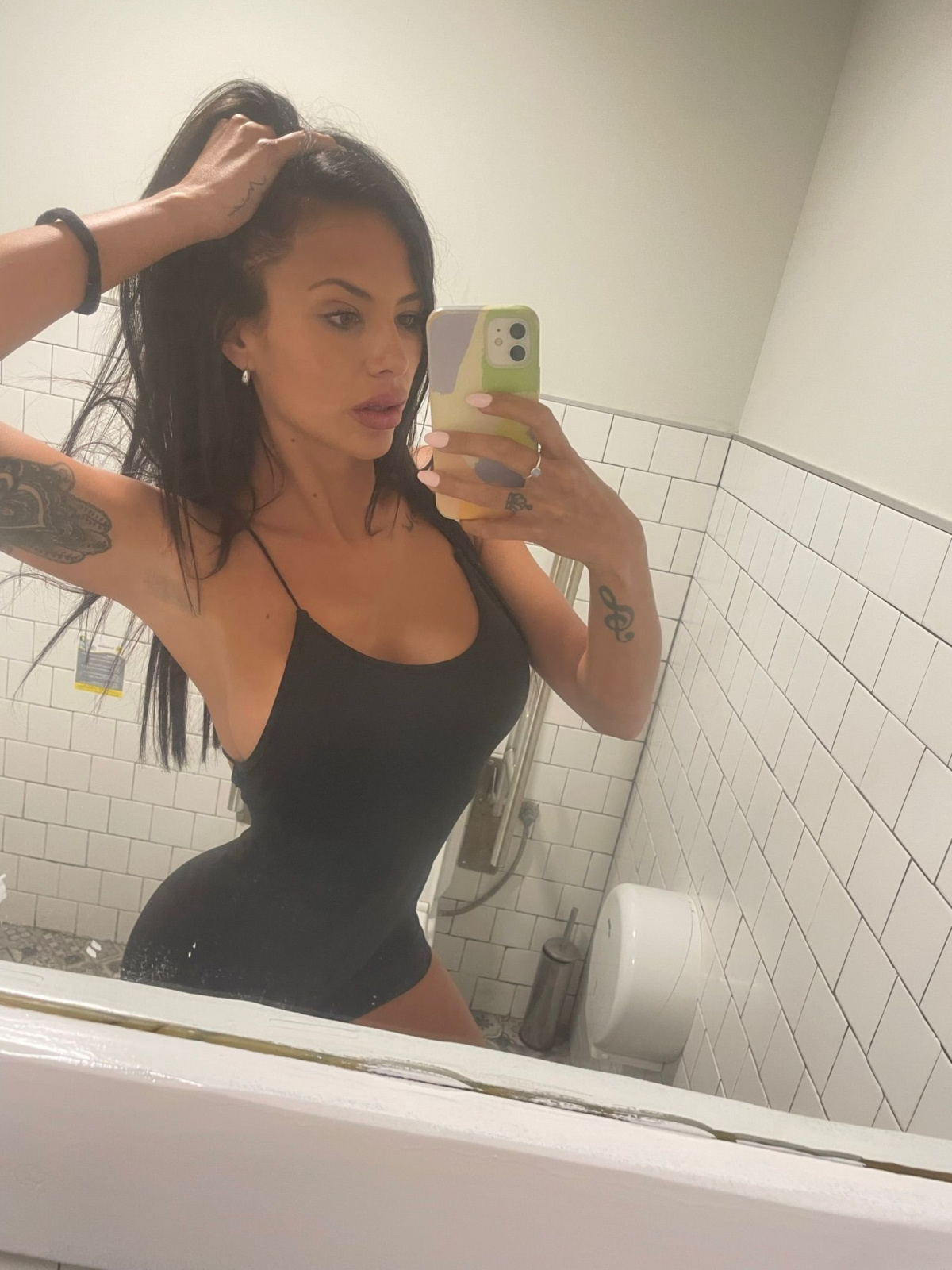 CARLA — photo 9